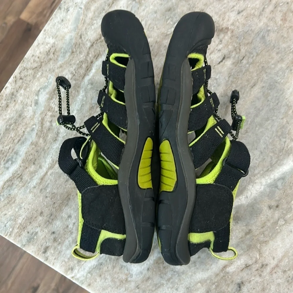 Keen black green
